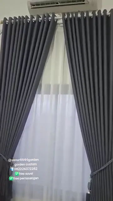 Gorden smokring abu gelap dengan tieback dan vitrase, hasil pemasangan di Solo