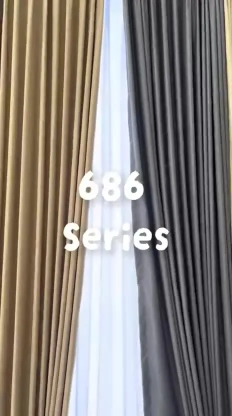 Contoh kain gorden polos 686 Series yang digantung berjajar dalam warna emas, putih, dan abu gelap